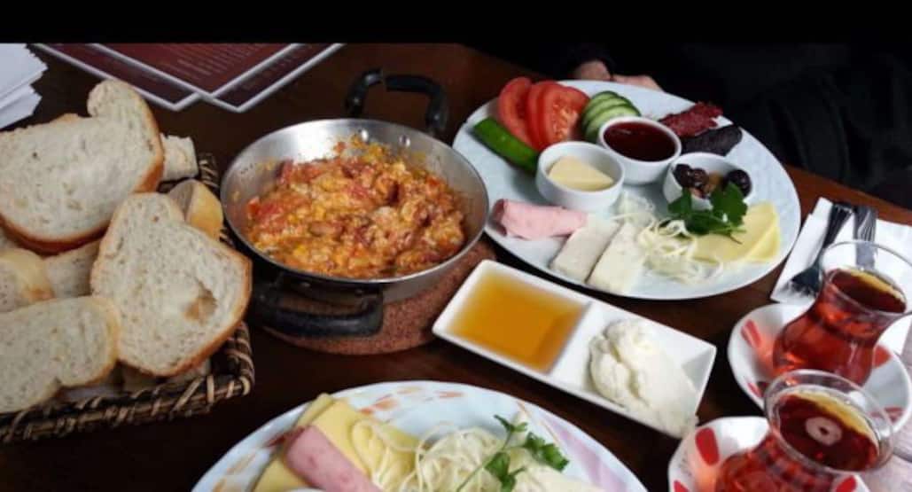 Arada Cafe Gurm Me
